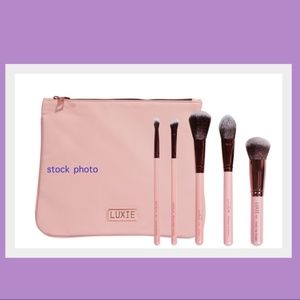 ❇️FIRM❇️Luxie Travel Brush Set and Cosmetics Bag